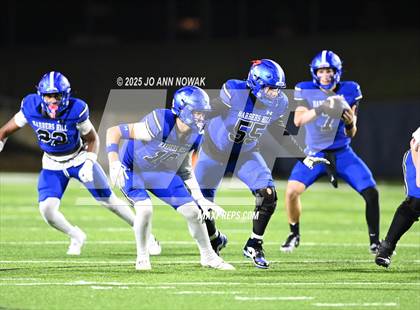 Thumbnail 1 in Weiss vs. Barbers Hill (UIL 5A D1 Football Regional Semifinal) photogallery.