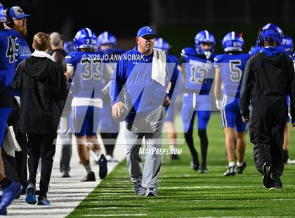 Thumbnail 1 in Weiss vs. Barbers Hill (UIL 5A D1 Football Regional Semifinal) photogallery.