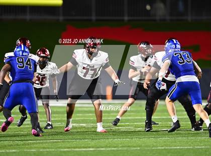 Thumbnail 2 in Weiss vs. Barbers Hill (UIL 5A D1 Football Regional Semifinal) photogallery.