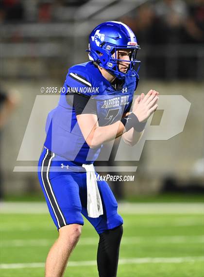 Thumbnail 2 in Weiss vs. Barbers Hill (UIL 5A D1 Football Regional Semifinal) photogallery.
