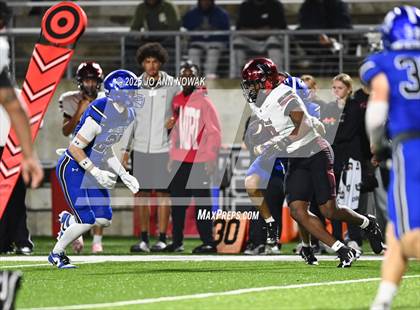 Thumbnail 2 in Weiss vs. Barbers Hill (UIL 5A D1 Football Regional Semifinal) photogallery.