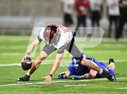 Thumbnail 3 in Weiss vs. Barbers Hill (UIL 5A D1 Football Regional Semifinal) photogallery.