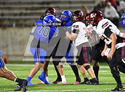 Thumbnail 2 in Weiss vs. Barbers Hill (UIL 5A D1 Football Regional Semifinal) photogallery.