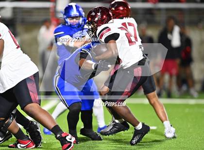 Thumbnail 2 in Weiss vs. Barbers Hill (UIL 5A D1 Football Regional Semifinal) photogallery.