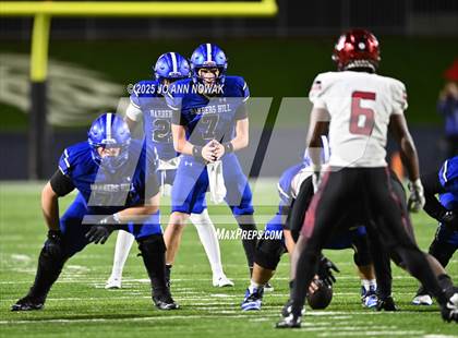 Thumbnail 3 in Weiss vs. Barbers Hill (UIL 5A D1 Football Regional Semifinal) photogallery.