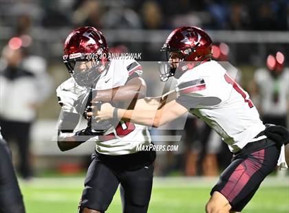 Thumbnail 1 in Weiss vs. Barbers Hill (UIL 5A D1 Football Regional Semifinal) photogallery.