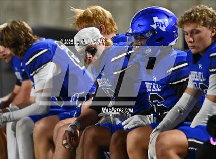 Thumbnail 2 in Weiss vs. Barbers Hill (UIL 5A D1 Football Regional Semifinal) photogallery.