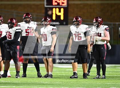 Thumbnail 2 in Weiss vs. Barbers Hill (UIL 5A D1 Football Regional Semifinal) photogallery.