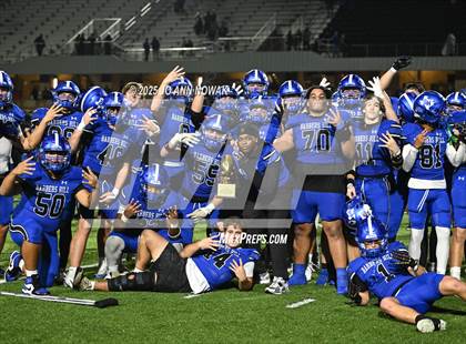 Thumbnail 2 in Weiss vs. Barbers Hill (UIL 5A D1 Football Regional Semifinal) photogallery.