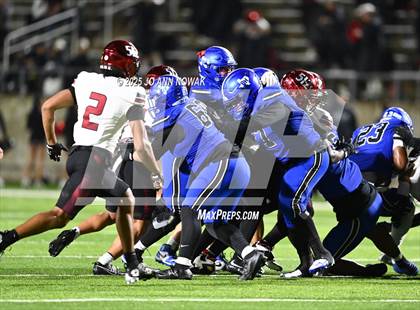 Thumbnail 1 in Weiss vs. Barbers Hill (UIL 5A D1 Football Regional Semifinal) photogallery.