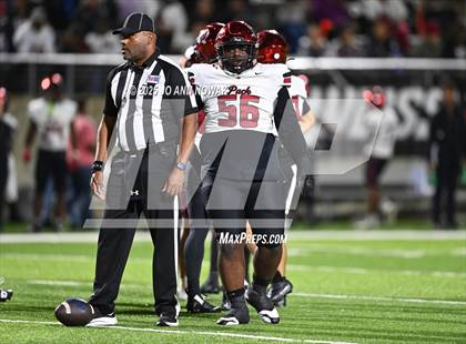 Thumbnail 2 in Weiss vs. Barbers Hill (UIL 5A D1 Football Regional Semifinal) photogallery.