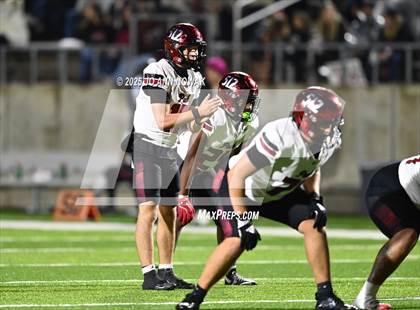 Thumbnail 1 in Weiss vs. Barbers Hill (UIL 5A D1 Football Regional Semifinal) photogallery.