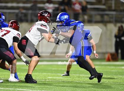 Thumbnail 1 in Weiss vs. Barbers Hill (UIL 5A D1 Football Regional Semifinal) photogallery.