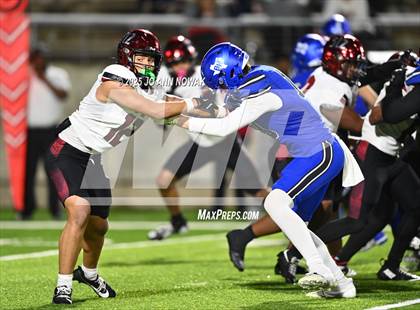 Thumbnail 3 in Weiss vs. Barbers Hill (UIL 5A D1 Football Regional Semifinal) photogallery.