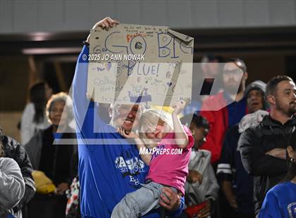 Thumbnail 2 in Weiss vs. Barbers Hill (UIL 5A D1 Football Regional Semifinal) photogallery.