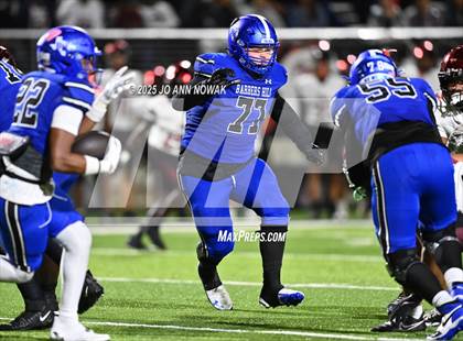 Thumbnail 3 in Weiss vs. Barbers Hill (UIL 5A D1 Football Regional Semifinal) photogallery.