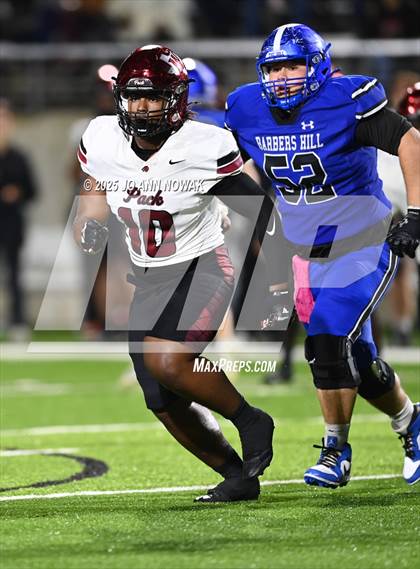 Thumbnail 1 in Weiss vs. Barbers Hill (UIL 5A D1 Football Regional Semifinal) photogallery.