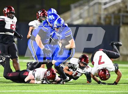Thumbnail 2 in Weiss vs. Barbers Hill (UIL 5A D1 Football Regional Semifinal) photogallery.