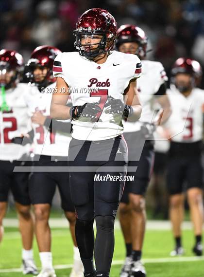 Thumbnail 1 in Weiss vs. Barbers Hill (UIL 5A D1 Football Regional Semifinal) photogallery.