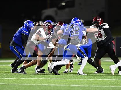 Thumbnail 2 in Weiss vs. Barbers Hill (UIL 5A D1 Football Regional Semifinal) photogallery.