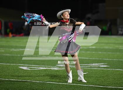 Thumbnail 2 in Weiss vs. Barbers Hill (UIL 5A D1 Football Regional Semifinal) photogallery.