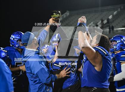 Thumbnail 2 in Weiss vs. Barbers Hill (UIL 5A D1 Football Regional Semifinal) photogallery.
