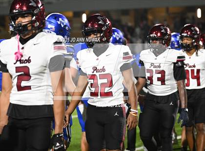 Thumbnail 1 in Weiss vs. Barbers Hill (UIL 5A D1 Football Regional Semifinal) photogallery.