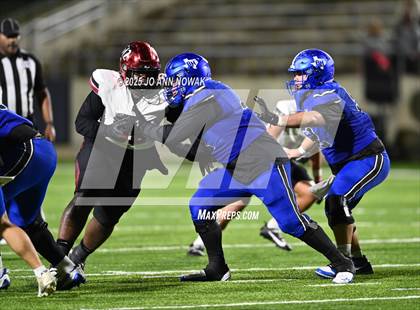 Thumbnail 3 in Weiss vs. Barbers Hill (UIL 5A D1 Football Regional Semifinal) photogallery.