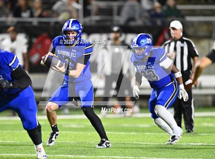 Thumbnail 1 in Weiss vs. Barbers Hill (UIL 5A D1 Football Regional Semifinal) photogallery.