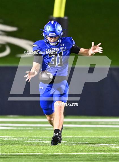 Thumbnail 2 in Weiss vs. Barbers Hill (UIL 5A D1 Football Regional Semifinal) photogallery.
