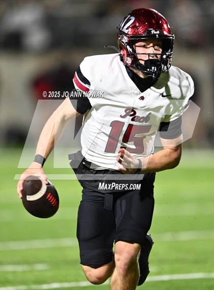 Thumbnail 1 in Weiss vs. Barbers Hill (UIL 5A D1 Football Regional Semifinal) photogallery.