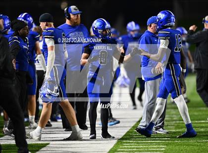 Thumbnail 3 in Weiss vs. Barbers Hill (UIL 5A D1 Football Regional Semifinal) photogallery.