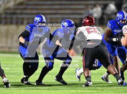 Thumbnail 3 in Weiss vs. Barbers Hill (UIL 5A D1 Football Regional Semifinal) photogallery.