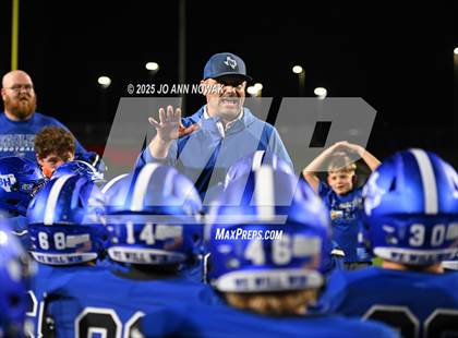Thumbnail 1 in Weiss vs. Barbers Hill (UIL 5A D1 Football Regional Semifinal) photogallery.