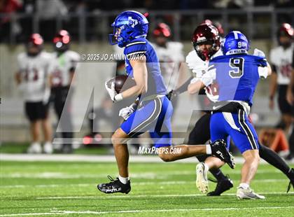 Thumbnail 1 in Weiss vs. Barbers Hill (UIL 5A D1 Football Regional Semifinal) photogallery.