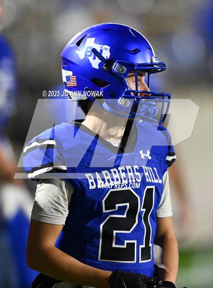 Thumbnail 1 in Weiss vs. Barbers Hill (UIL 5A D1 Football Regional Semifinal) photogallery.