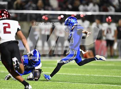 Thumbnail 1 in Weiss vs. Barbers Hill (UIL 5A D1 Football Regional Semifinal) photogallery.