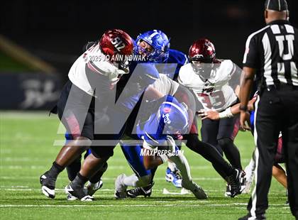 Thumbnail 2 in Weiss vs. Barbers Hill (UIL 5A D1 Football Regional Semifinal) photogallery.
