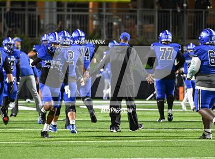 Thumbnail 3 in Weiss vs. Barbers Hill (UIL 5A D1 Football Regional Semifinal) photogallery.