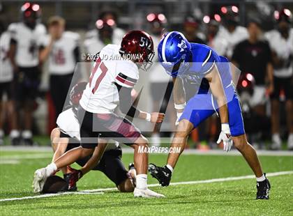 Thumbnail 2 in Weiss vs. Barbers Hill (UIL 5A D1 Football Regional Semifinal) photogallery.