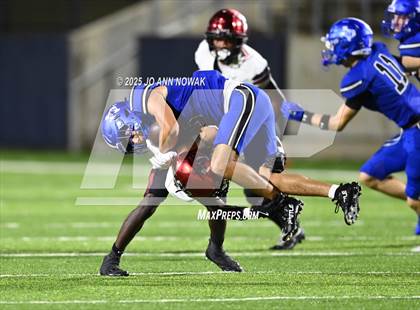 Thumbnail 2 in Weiss vs. Barbers Hill (UIL 5A D1 Football Regional Semifinal) photogallery.