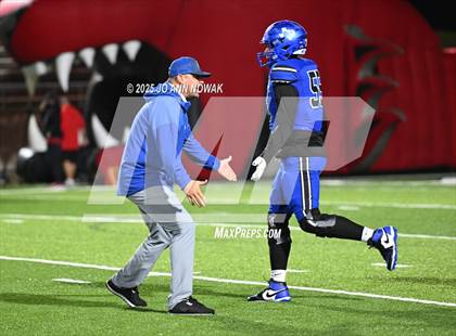 Thumbnail 3 in Weiss vs. Barbers Hill (UIL 5A D1 Football Regional Semifinal) photogallery.