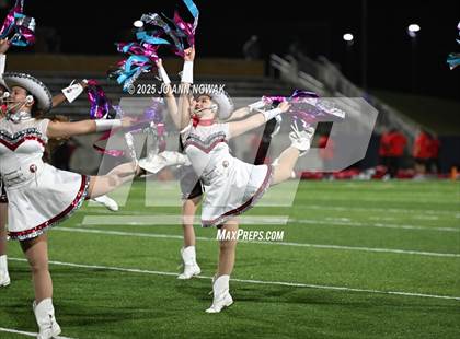 Thumbnail 1 in Weiss vs. Barbers Hill (UIL 5A D1 Football Regional Semifinal) photogallery.