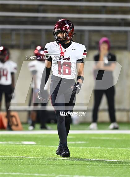 Thumbnail 1 in Weiss vs. Barbers Hill (UIL 5A D1 Football Regional Semifinal) photogallery.