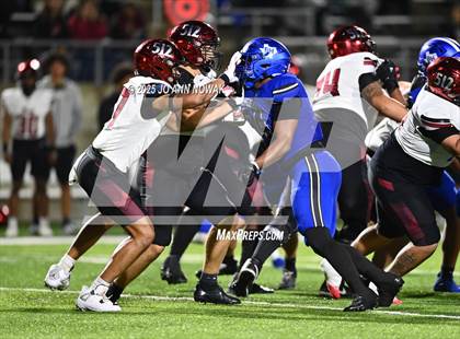 Thumbnail 1 in Weiss vs. Barbers Hill (UIL 5A D1 Football Regional Semifinal) photogallery.