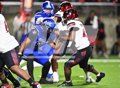 Thumbnail 1 in Weiss vs. Barbers Hill (UIL 5A D1 Football Regional Semifinal) photogallery.