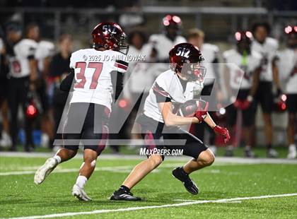 Thumbnail 3 in Weiss vs. Barbers Hill (UIL 5A D1 Football Regional Semifinal) photogallery.