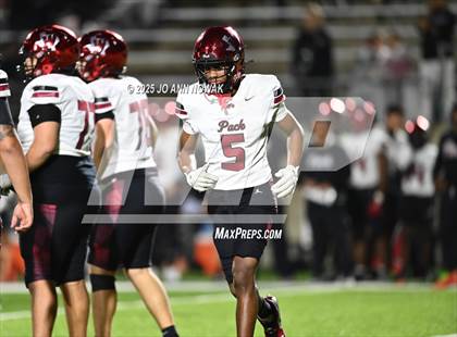 Thumbnail 3 in Weiss vs. Barbers Hill (UIL 5A D1 Football Regional Semifinal) photogallery.