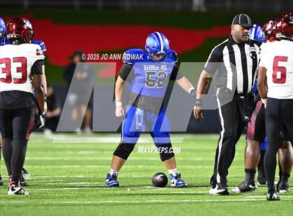 Thumbnail 2 in Weiss vs. Barbers Hill (UIL 5A D1 Football Regional Semifinal) photogallery.