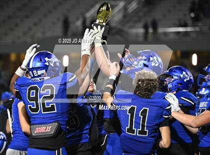 Thumbnail 2 in Weiss vs. Barbers Hill (UIL 5A D1 Football Regional Semifinal) photogallery.